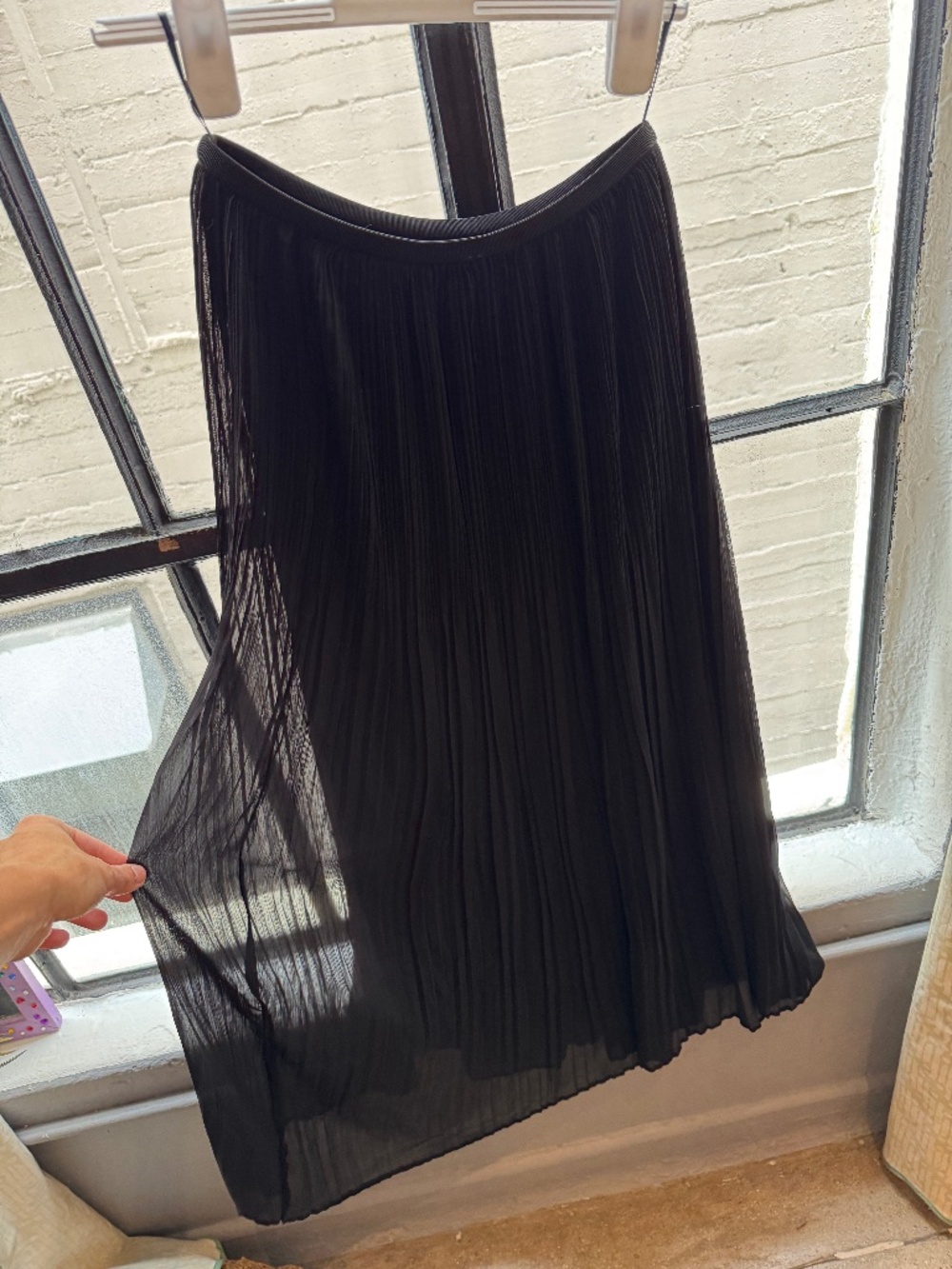 UNIQLO Black Flowy Maxi Skirt Women's Small